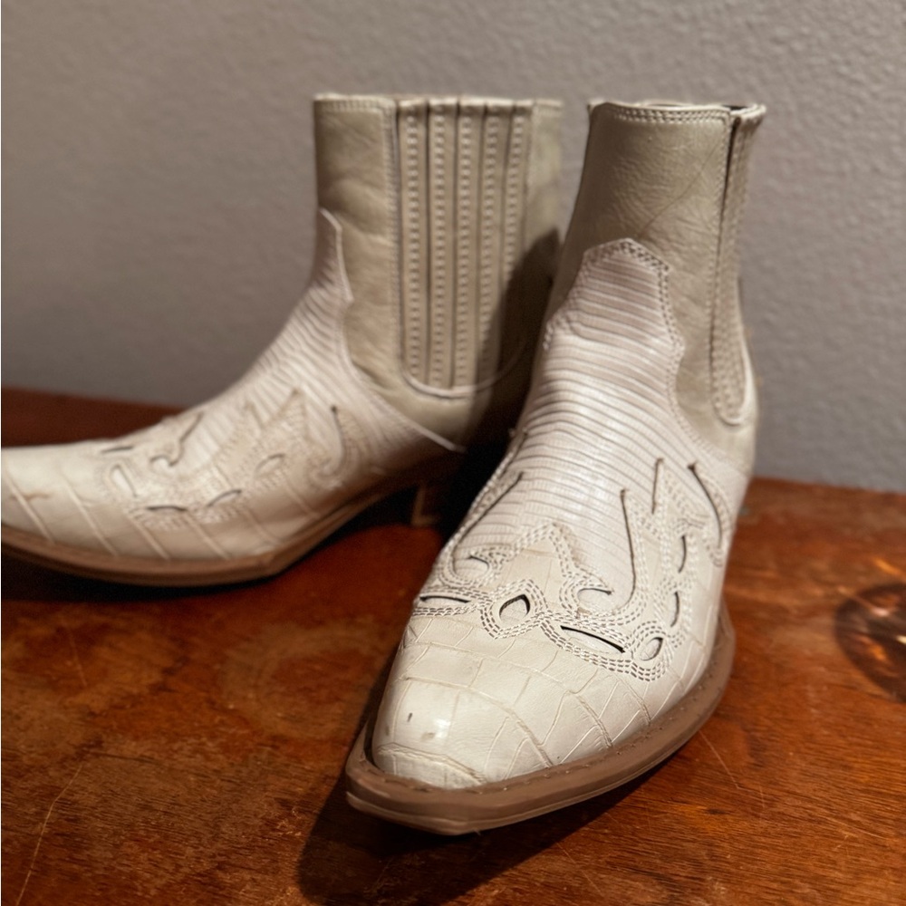 Coconuts by Matisse White Western Cowboy Booties